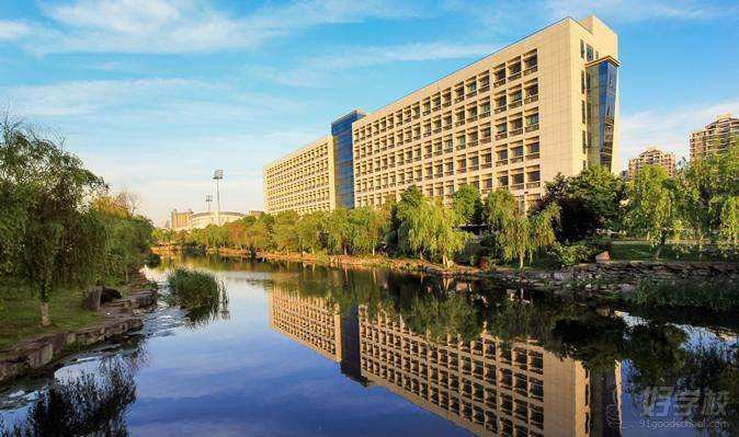 湖北省武汉市中南政法财经大学宿舍楼